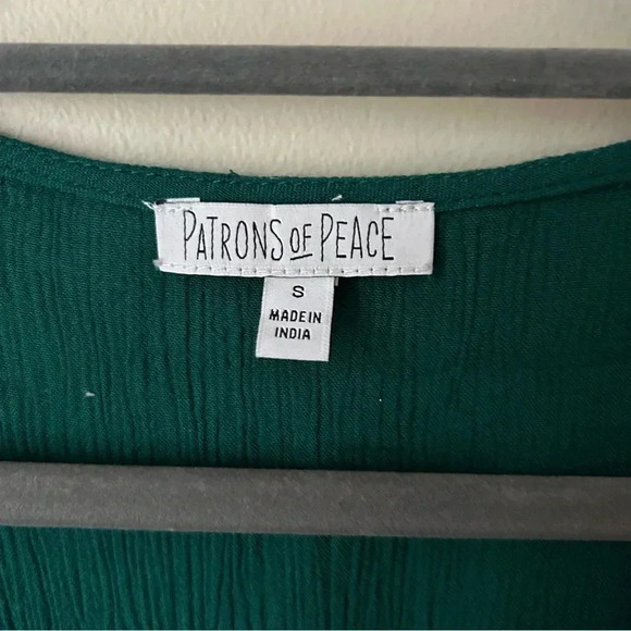 NWOT Tilly’s Patron’s Of Peace Emerald Green Cropped V-Neck Babydoll Top Small - Picture 4 of 8